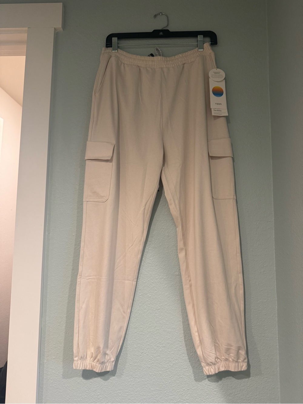NWT Vuori DreamKnit™ Cargo Joggers - Cream / Oatmeal - Size Medium